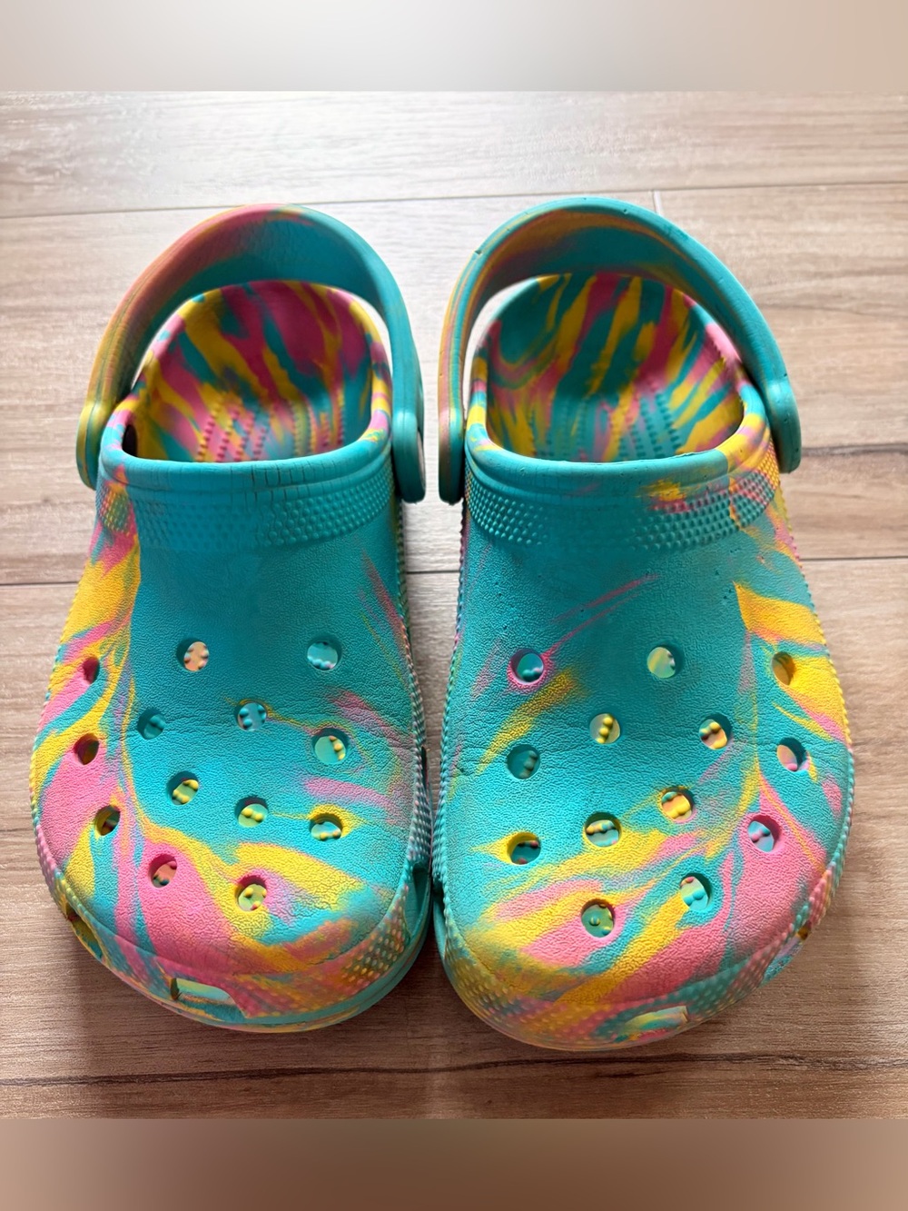 Crocs Tie Dye Swirl Classic Clogs J5